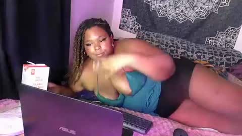 Snapshot of curvybcelinemixe chatting on February 2025 05:15:02 AM Cline  online show from February 2025 05:15:02 AM