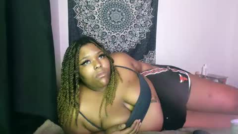 Snapshot of curvybcelinemixe chatting on February 2025 02:37:02 AM Cline  online show from February 2025 02:37:02 AM