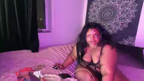 Snapshot of curvybcelinemixe chatting on March 2025 01:25:02 AM Cline  online show from March 2025 01:25:02 AM