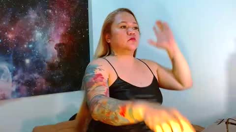 Snapshot of curvycherry4u chatting on October 2025 04:04:02 AM C H E R R Y online show from October 2025 04:04:02 AM