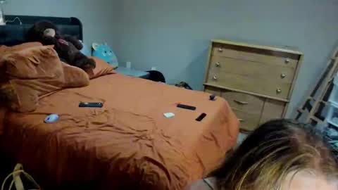 Hazel online show from October 2025 01:58:01 AM