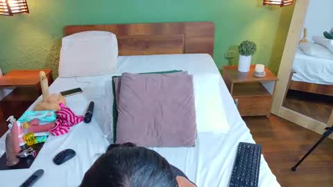 Danna online show from September 2025 08:33:02 PM