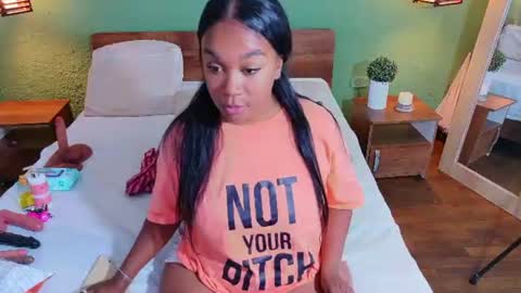 Snapshot of curvyebonyy_ chatting on June 2026 06:25:02 PM Danna online show from June 2026 06:25:02 PM