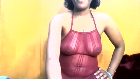 curvylyin online show from December 2025 01:09:02 PM