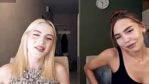 Snapshot of cute_coupleeee chatting on June 2026 06:32:01 PM Masha and Liza online show from June 2026 06:32:01 PM