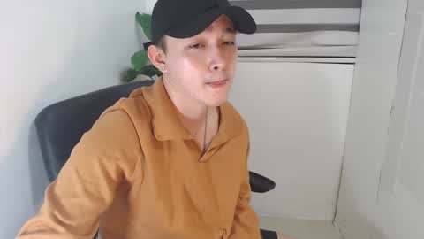 Snapshot of cute_enzo24 chatting on December 2024 05:49:02 AM cute_enzo24 online show from December 2024 05:49:02 AM