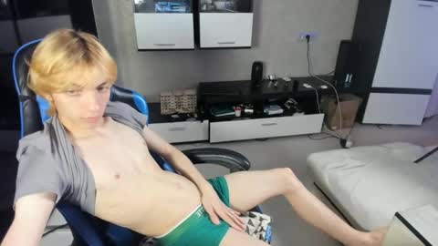 Snapshot of cute_grecha chatting on June 2026 05:30:02 PM Grisha online show from June 2026 05:30:02 PM