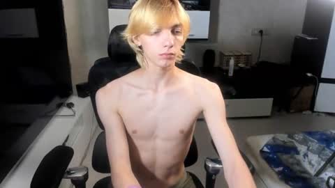Snapshot of cute_grecha chatting on June 2026 04:29:02 PM Grisha online show from June 2026 04:29:02 PM