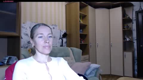 cute_lion_ online show from November 2025 07:01:02 PM