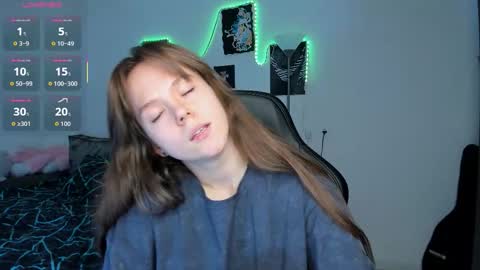 Snapshot of cute_little_ass chatting on October 2025 03:42:01 PM Emily online show from October 2025 03:42:01 PM