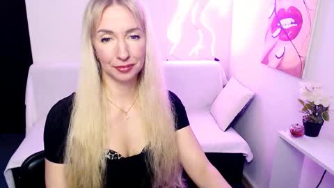 cute_smile_shy online show from March 2026 09:52:01 PM