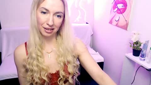 cute_smile_shy online show from April 2026 08:35:02 AM