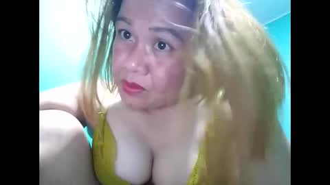 Snapshot of cutechey06 chatting on December 2024 11:29:01 AM Sky online show from December 2024 11:29:01 AM