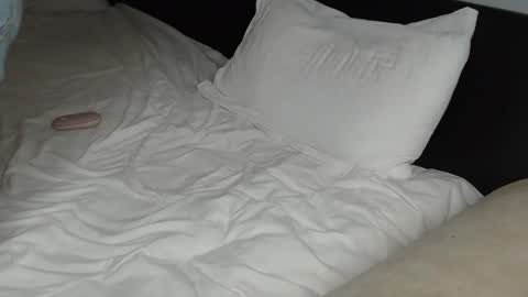 Snapshot of cuteemouse chatting on December 2024 03:17:01 PM Anna online show from December 2024 03:17:01 PM