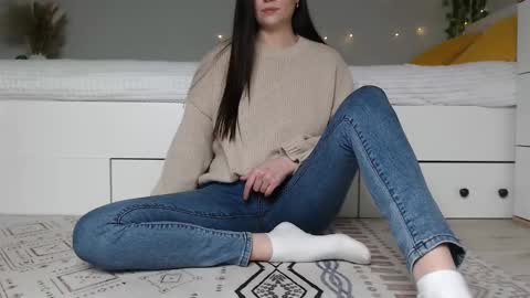 Snapshot of cuteemouse chatting on November 2025 12:22:01 PM Anna online show from November 2025 12:22:01 PM