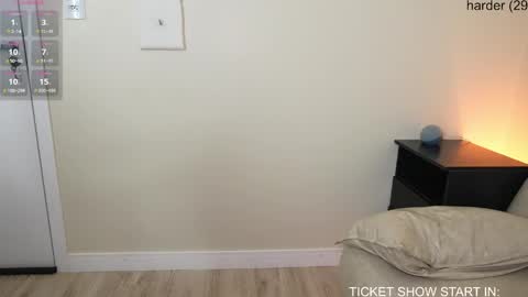 Mia online show from April 2026 05:25:02 PM