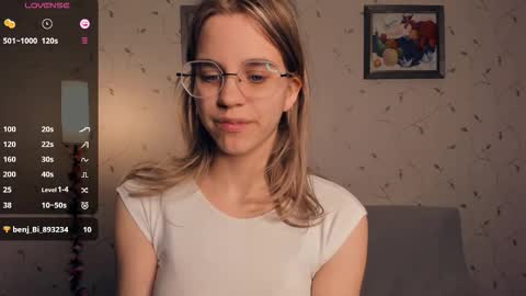 Melisa online show from November 2025 08:30:02 PM