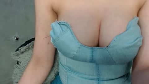 Snapshot of cutesophia11 chatting on January 2025 05:09:01 AM sophia online show from January 2025 05:09:01 AM