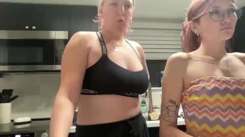 Cutey kiwi online show from October 2025 04:04:02 AM