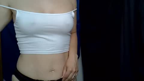 cutie_bee online show from May 2026 06:44:01 AM