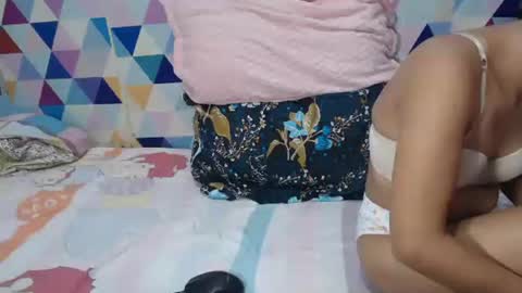 Snapshot of cutie_bella_xxx chatting on October 2025 03:01:02 PM bella online show from October 2025 03:01:02 PM