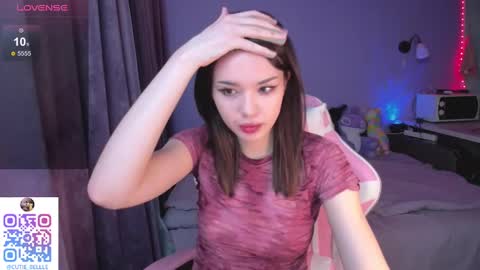 Snapshot of cutie_bellle chatting on January 2025 10:30:02 PM belle online show from January 2025 10:30:02 PM