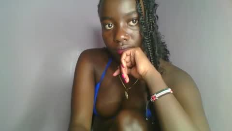 cutie_choco online show from October 2025 03:00:01 PM