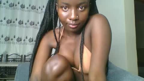 cutie_choco online show from April 2026 06:22:01 PM