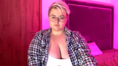 Sophie  Lilith online show from November 2025 06:30:02 PM