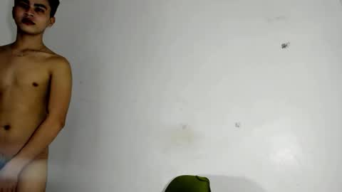 Snapshot of cutie_luwi chatting on October 2025 10:33:02 AM luwi online show from October 2025 10:33:02 AM