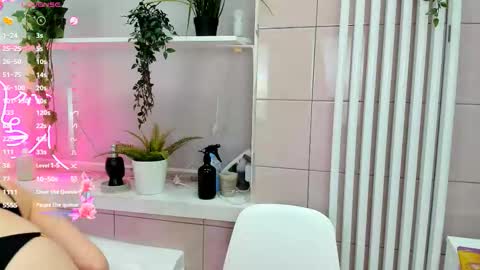 Snapshot of cutie_maniac chatting on December 2025 02:03:01 PM Lina online show from December 2025 02:03:01 PM