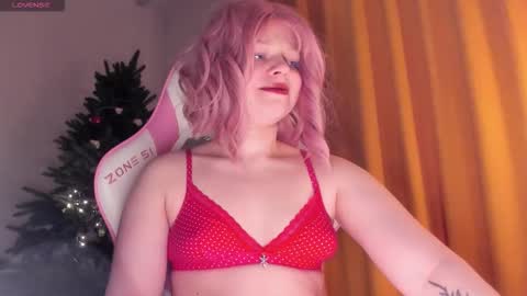 Snapshot of cutiesue chatting on December 2025 09:33:01 PM CutieSue online show from December 2025 09:33:01 PM