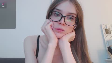 Snapshot of cutiewhitefox chatting on December 2024 04:29:02 PM Eva online show from December 2024 04:29:02 PM