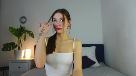 Vivienne online show from November 2025 05:50:02 AM