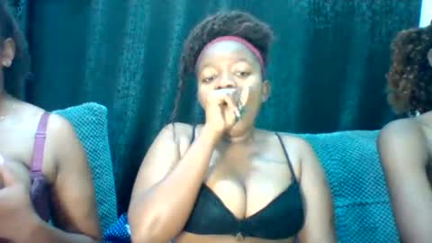 Snapshot of cuvy_babe chatting on July 2026 04:07:01 AM cuvy_babe online show from July 2026 04:07:01 AM