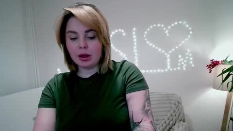 cyber_candy online show from January 2025 12:02:01 AM