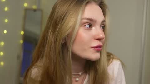 Snapshot of cyberheart_ chatting on January 2025 02:35:01 PM EMILY online show from January 2025 02:35:01 PM