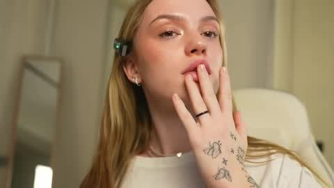 Snapshot of cyberheart_ chatting on February 2025 04:53:02 PM EMILY online show from February 2025 04:53:02 PM