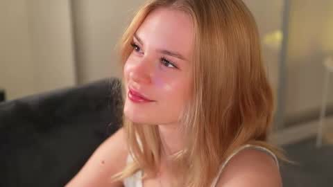 Snapshot of cyberheart_ chatting on November 2025 04:51:02 PM EMILY online show from November 2025 04:51:02 PM