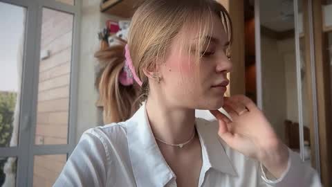 Im Emi streaming with my friend Reyna today online show from April 2026 01:15:02 PM