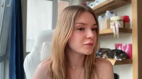 Snapshot of cyberl0ve_ chatting on May 2026 12:58:01 PM Im Emi streaming with my friend Reyna today online show from May 2026 12:58:01 PM