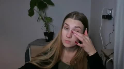 CyntiaNatural online show from December 2024 05:00:01 PM