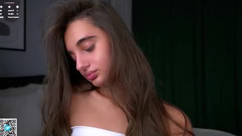 Snapshot of czamabech chatting on November 2025 01:04:02 AM Isabella online show from November 2025 01:04:02 AM