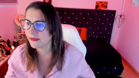 Mia  online show from January 2025 11:43:02 AM