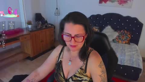 Mia  online show from October 2025 03:02:02 PM