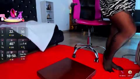 Mia  online show from November 2025 01:44:02 PM