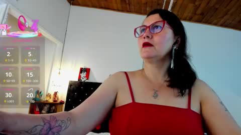 Mia  online show from November 2025 12:25:01 PM