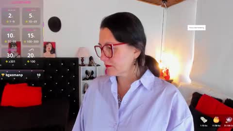 Mia  online show from November 2025 02:19:01 PM