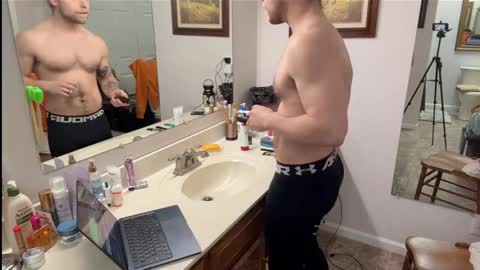 Snapshot of daddydaydrinkz chatting on February 2025 05:40:02 AM DaddydayDrinkz online show from February 2025 05:40:02 AM