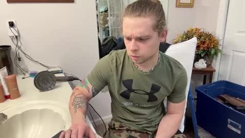 Snapshot of daddydaydrinkz chatting on February 2025 11:03:02 PM DaddydayDrinkz online show from February 2025 11:03:02 PM